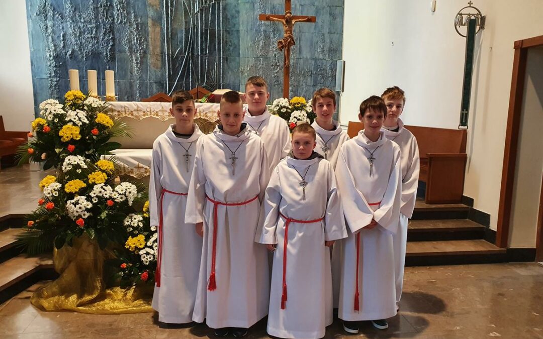 Nowi Lektorzy Służby Liturgicznej Ołtarza