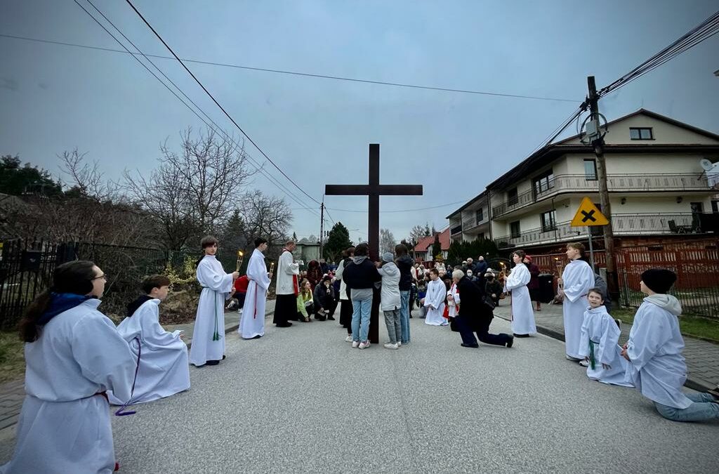 Parafialna Droga Krzyżowa ulicami osiedla